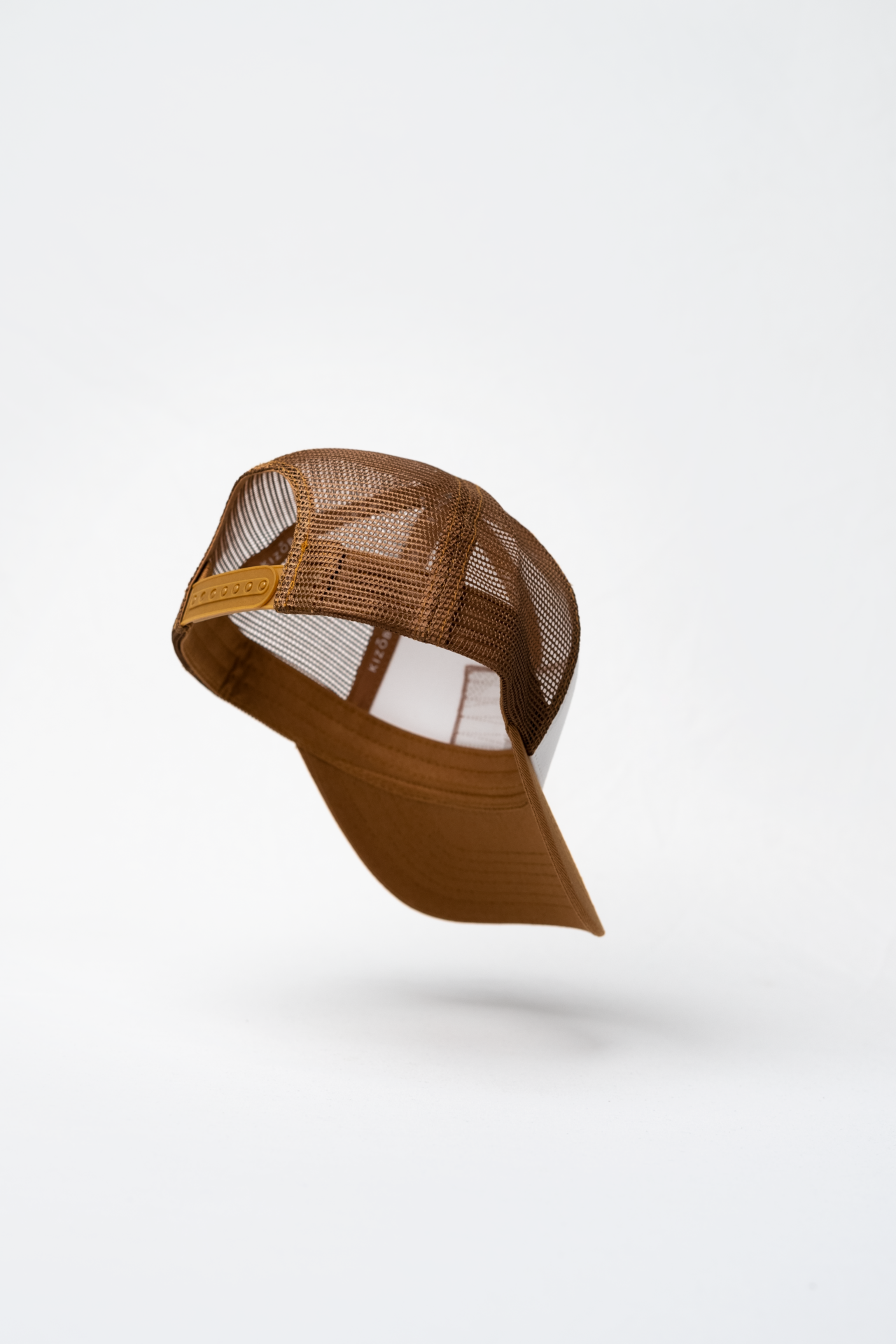 Kizobi Neo concrete trucker cap